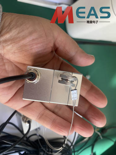 拉繩位移編碼器通過計(jì)數(shù)設(shè)備來知道其位置